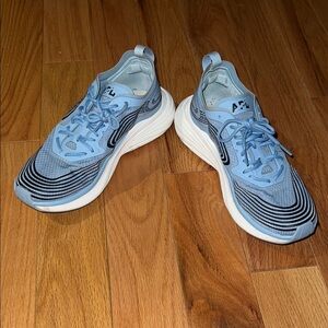 APL: Athletic Propulsion Labs Women's Streamline Sneakers light blue women sz 7
